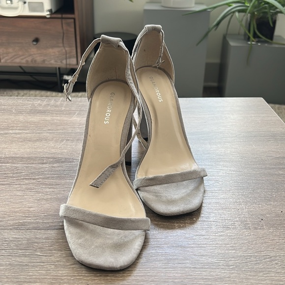 Glamorous block heeled gray sandal size 10 - Picture 2 of 6